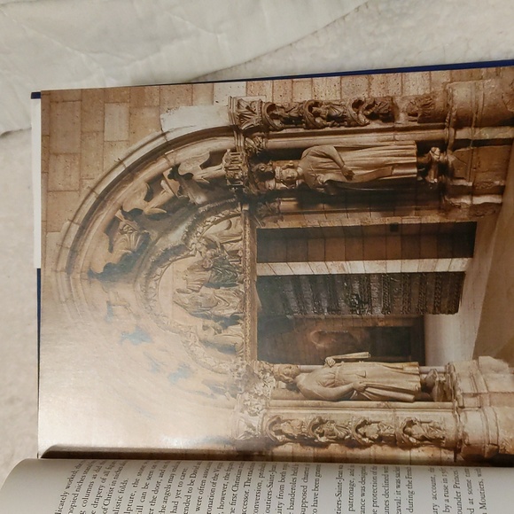 A Walk Though The Cloisters - Picture 6 of 12